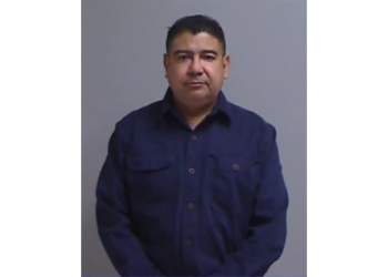 Arrestan a director de escuela en Edinburg por acoso